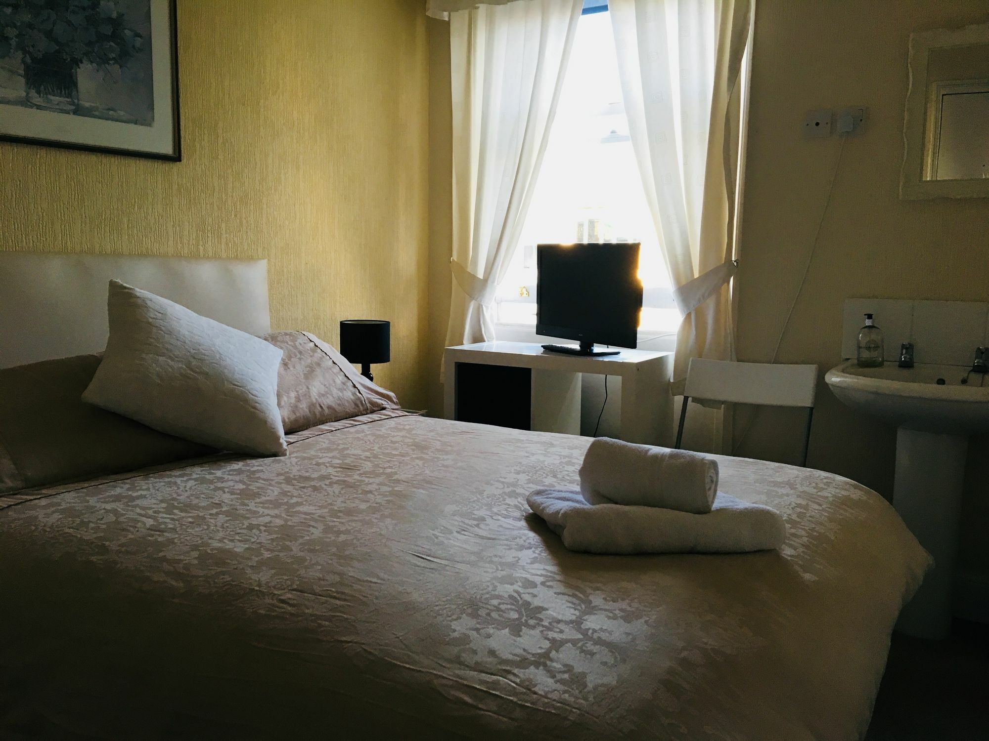 Bentons Guest House Челтенхам Экстерьер фото