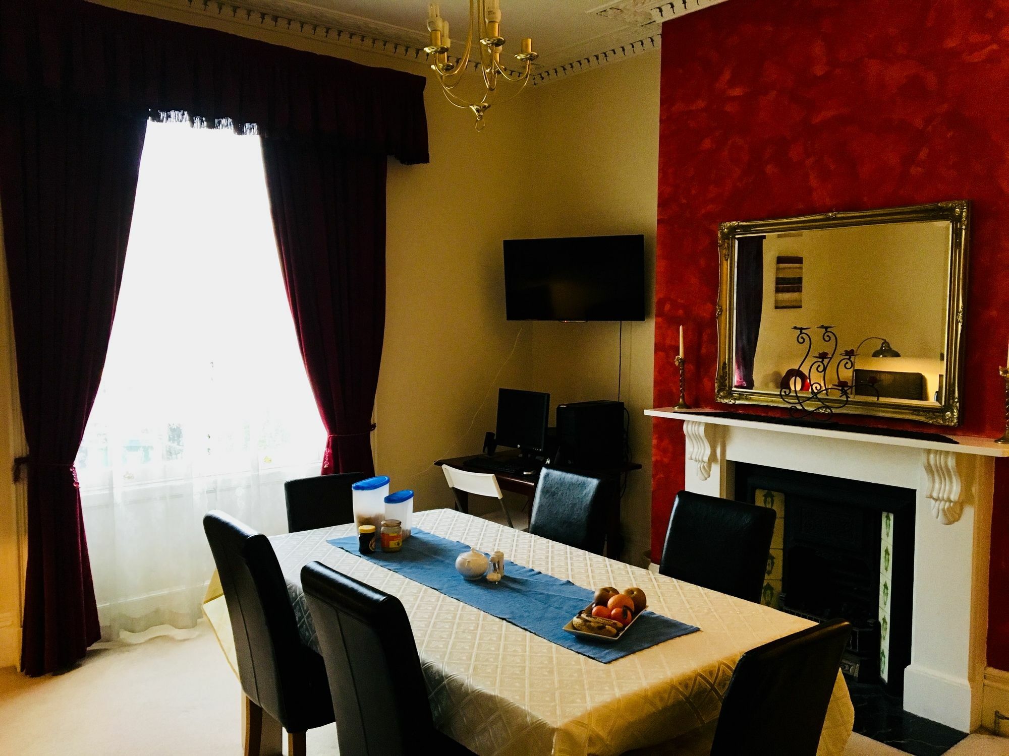 Bentons Guest House Челтенхам Экстерьер фото